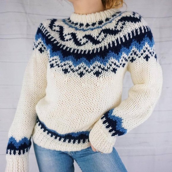 🍓VINTAGE WHITE CHUNKY KNIT SWEATER WITH BLUE ISLE PATTERN🍓 - Picture 4 of 4